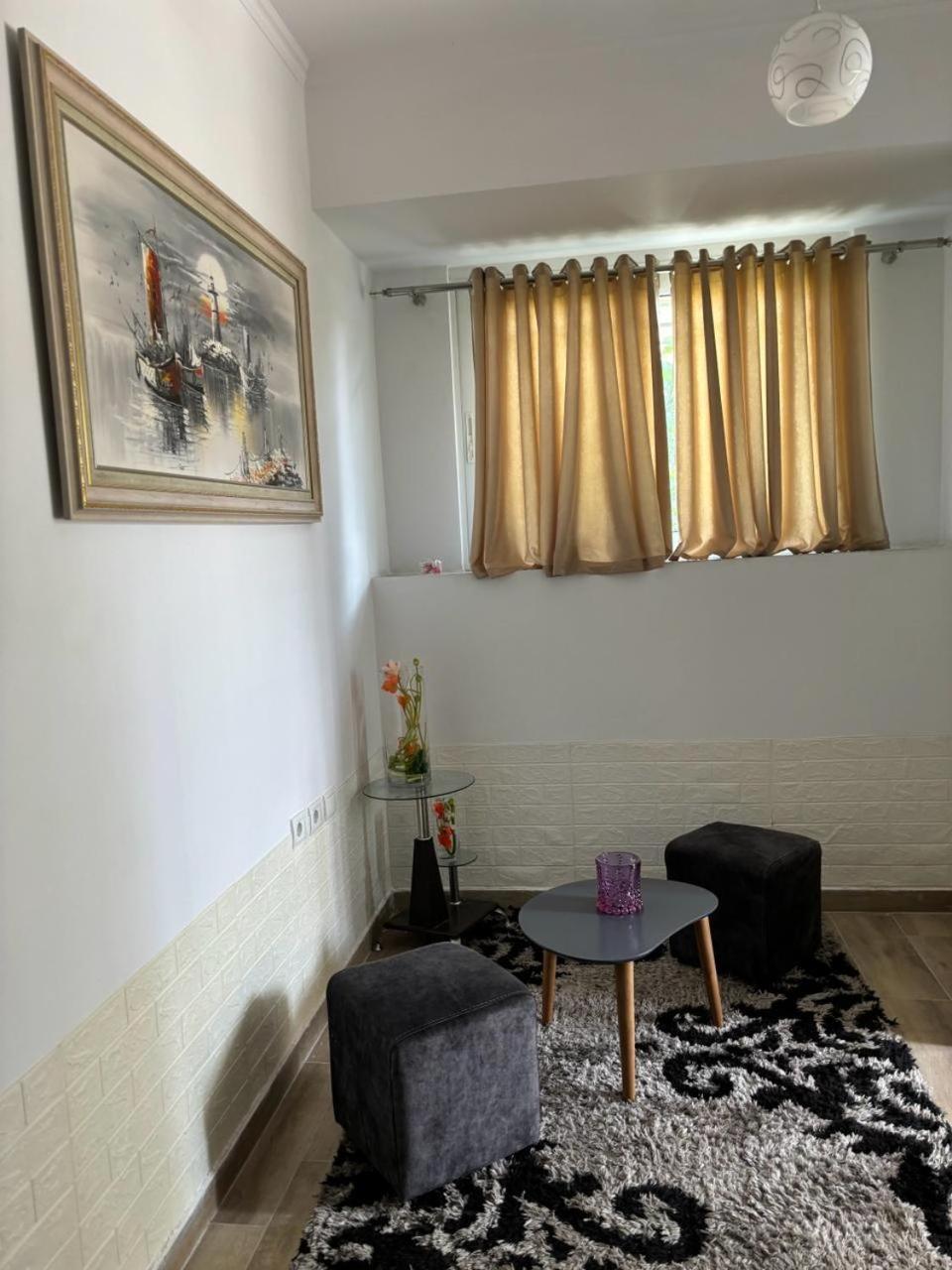 Guest House Adi Hoxha 베라트 외부 사진