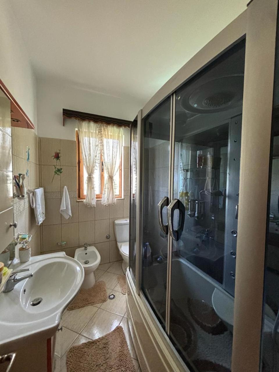 Guest House Adi Hoxha 베라트 외부 사진