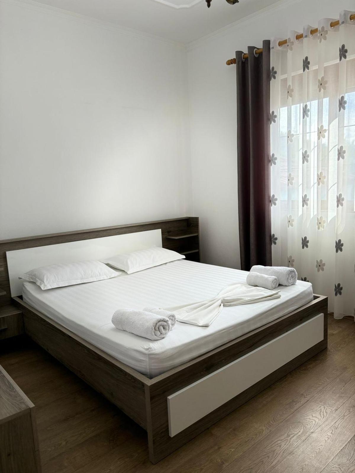 Guest House Adi Hoxha 베라트 외부 사진