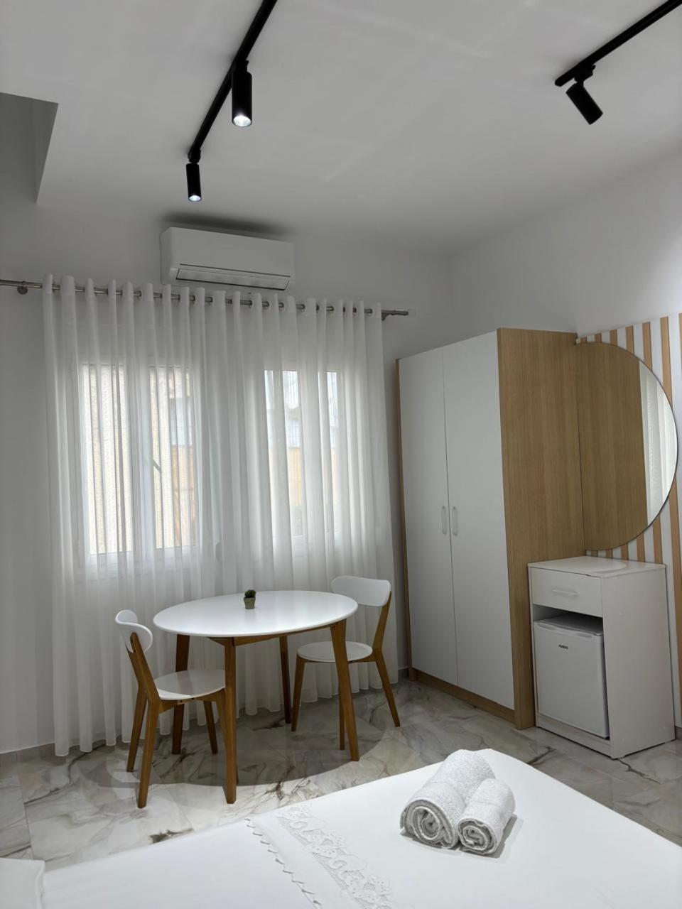 Guest House Adi Hoxha 베라트 외부 사진