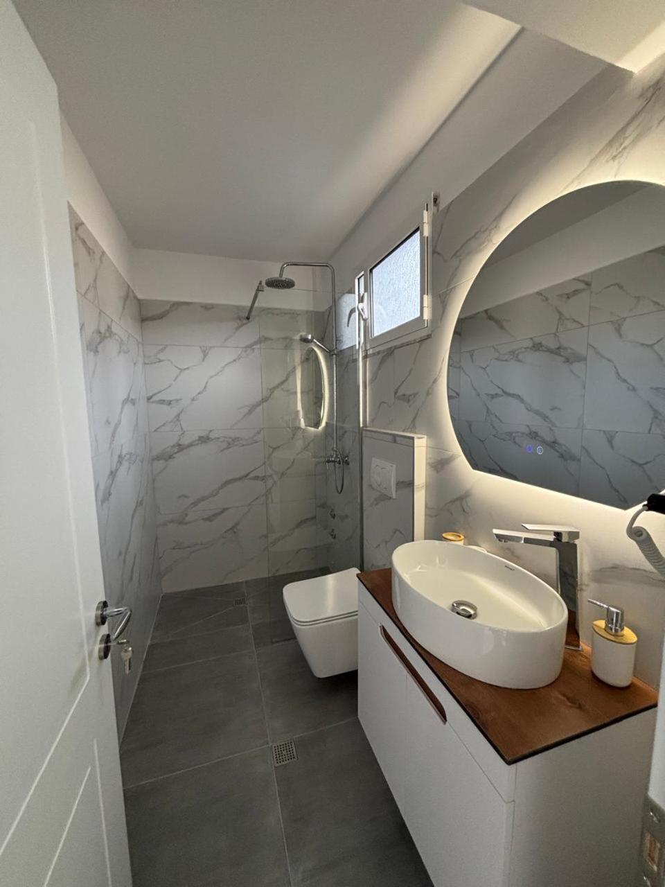 Guest House Adi Hoxha 베라트 외부 사진