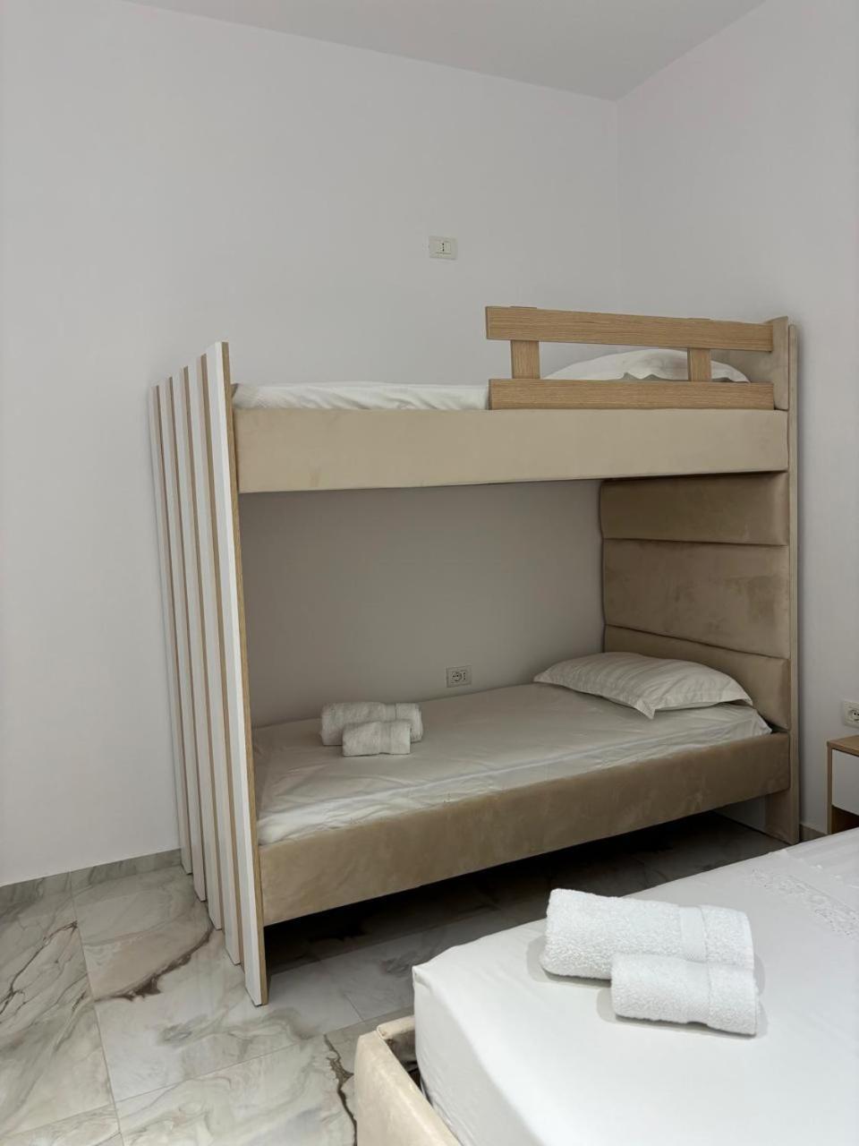 Guest House Adi Hoxha 베라트 외부 사진