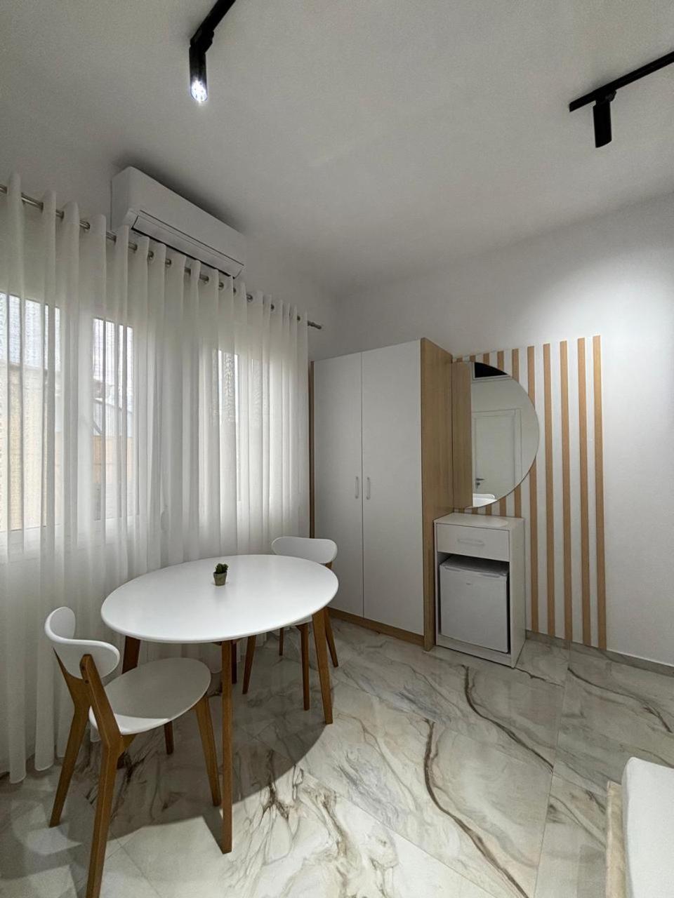 Guest House Adi Hoxha 베라트 외부 사진