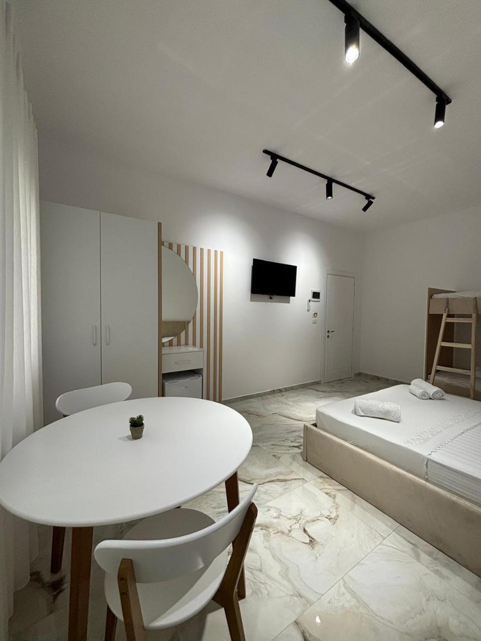 Guest House Adi Hoxha 베라트 외부 사진