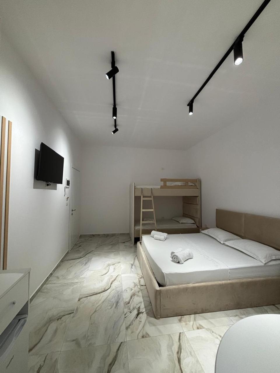 Guest House Adi Hoxha 베라트 외부 사진