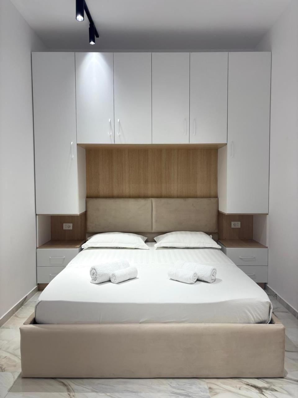 Guest House Adi Hoxha 베라트 외부 사진
