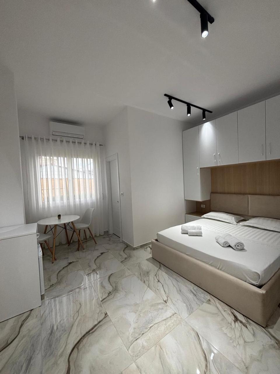 Guest House Adi Hoxha 베라트 외부 사진
