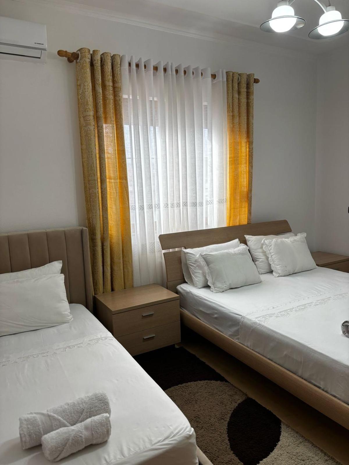 Guest House Adi Hoxha 베라트 외부 사진