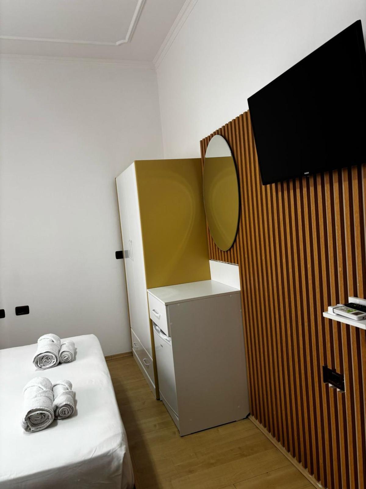 Guest House Adi Hoxha 베라트 외부 사진